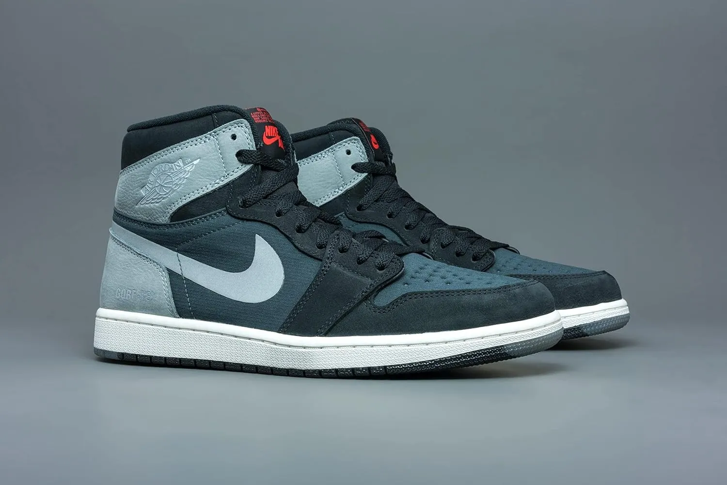 1 Retro High Element Gore-Tex Men's Basketball Shoe DB2889-001