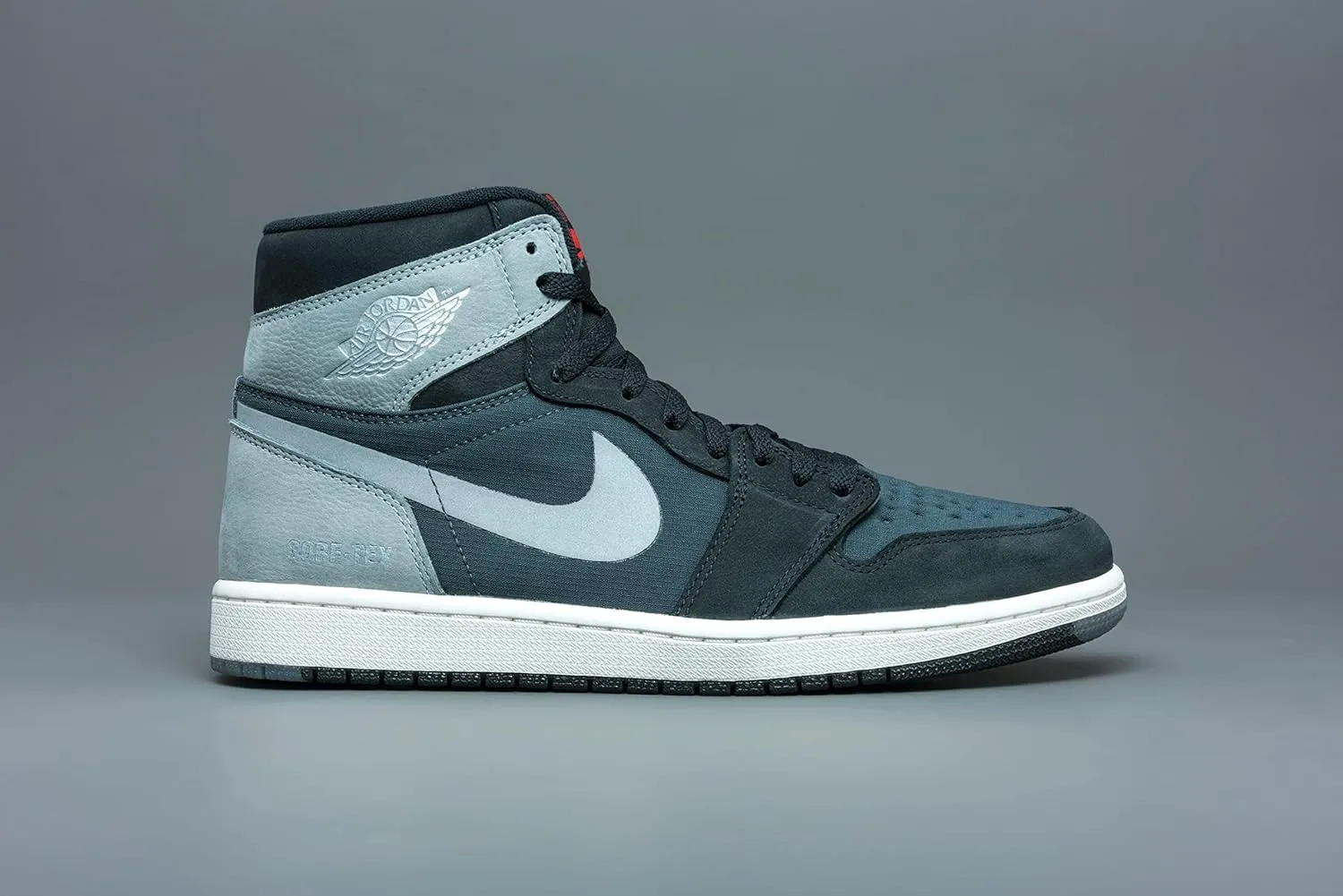 1 Retro High Element Gore-Tex Men's Basketball Shoe DB2889-001