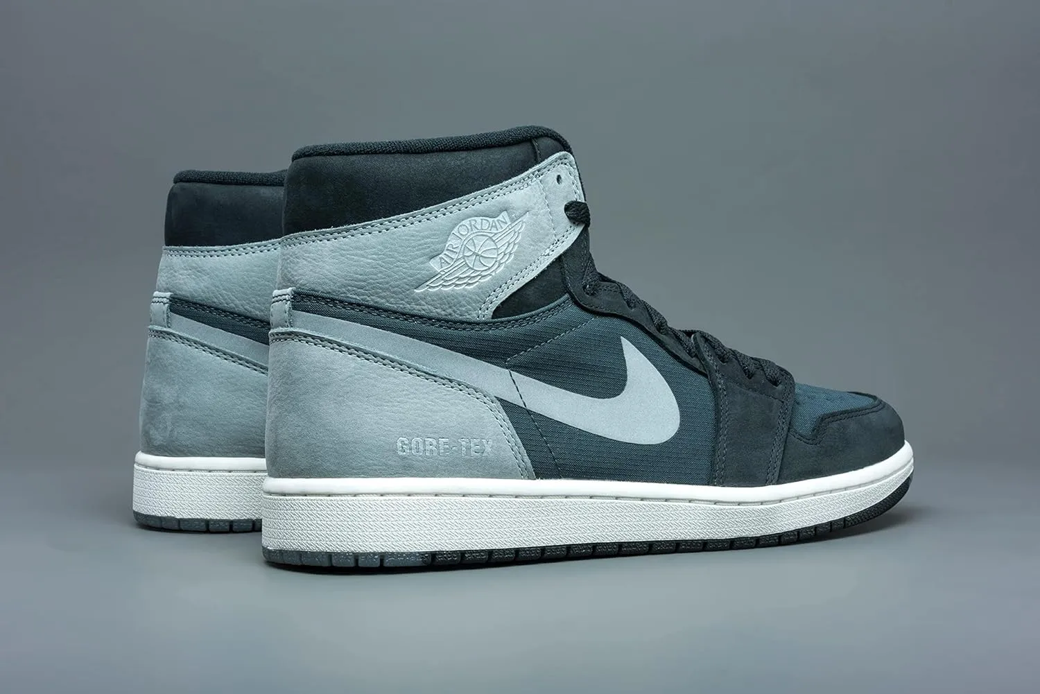 1 Retro High Element Gore-Tex Men's Basketball Shoe DB2889-001