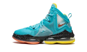 LeBron 19 "Christmas"