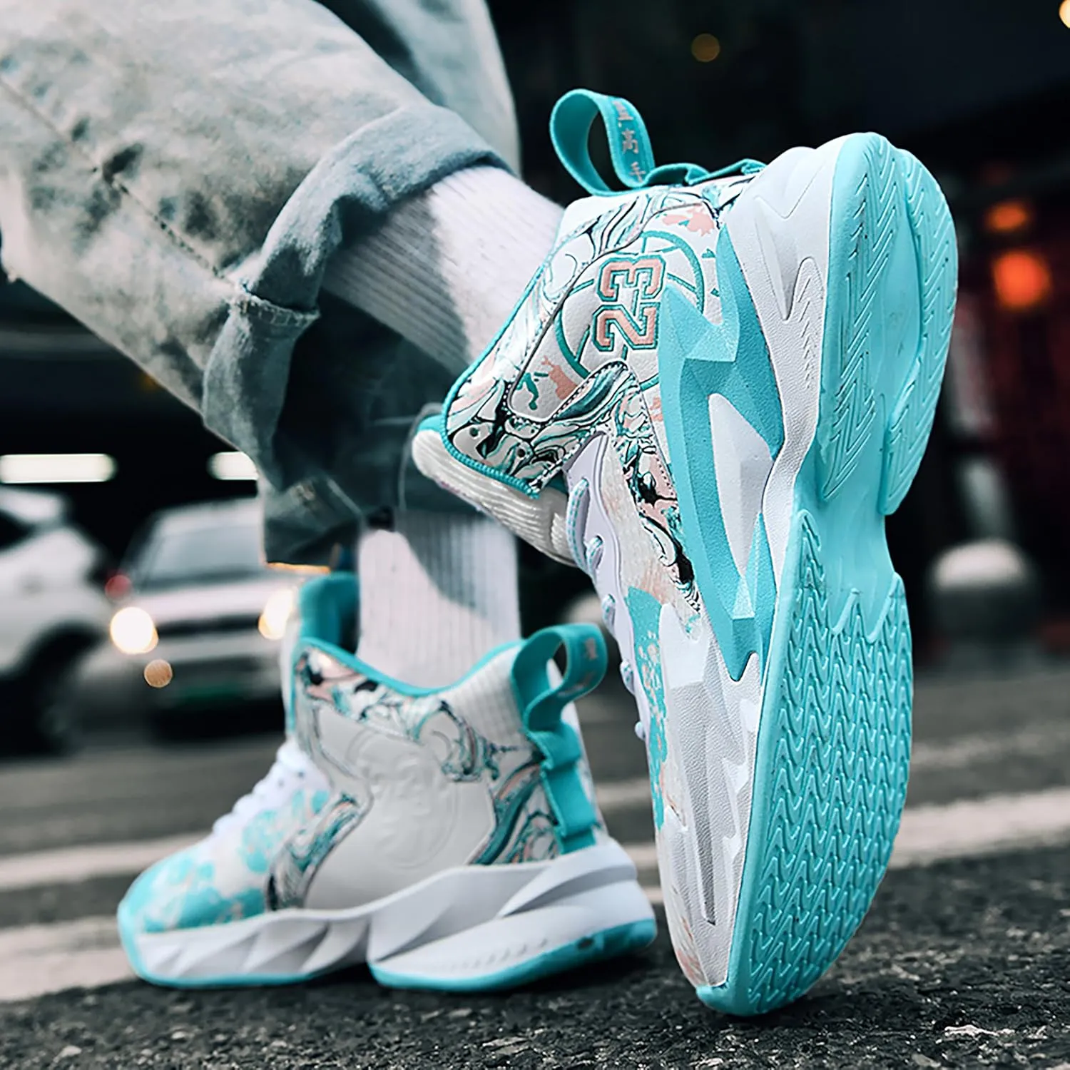Men's Basketball Shoes Anti-Slip and Wear-Resistant Soles Running Shoes Graffiti Design Fashionable Sports Shoes