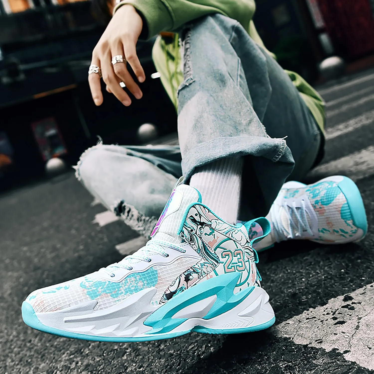 Men's Basketball Shoes Anti-Slip and Wear-Resistant Soles Running Shoes Graffiti Design Fashionable Sports Shoes