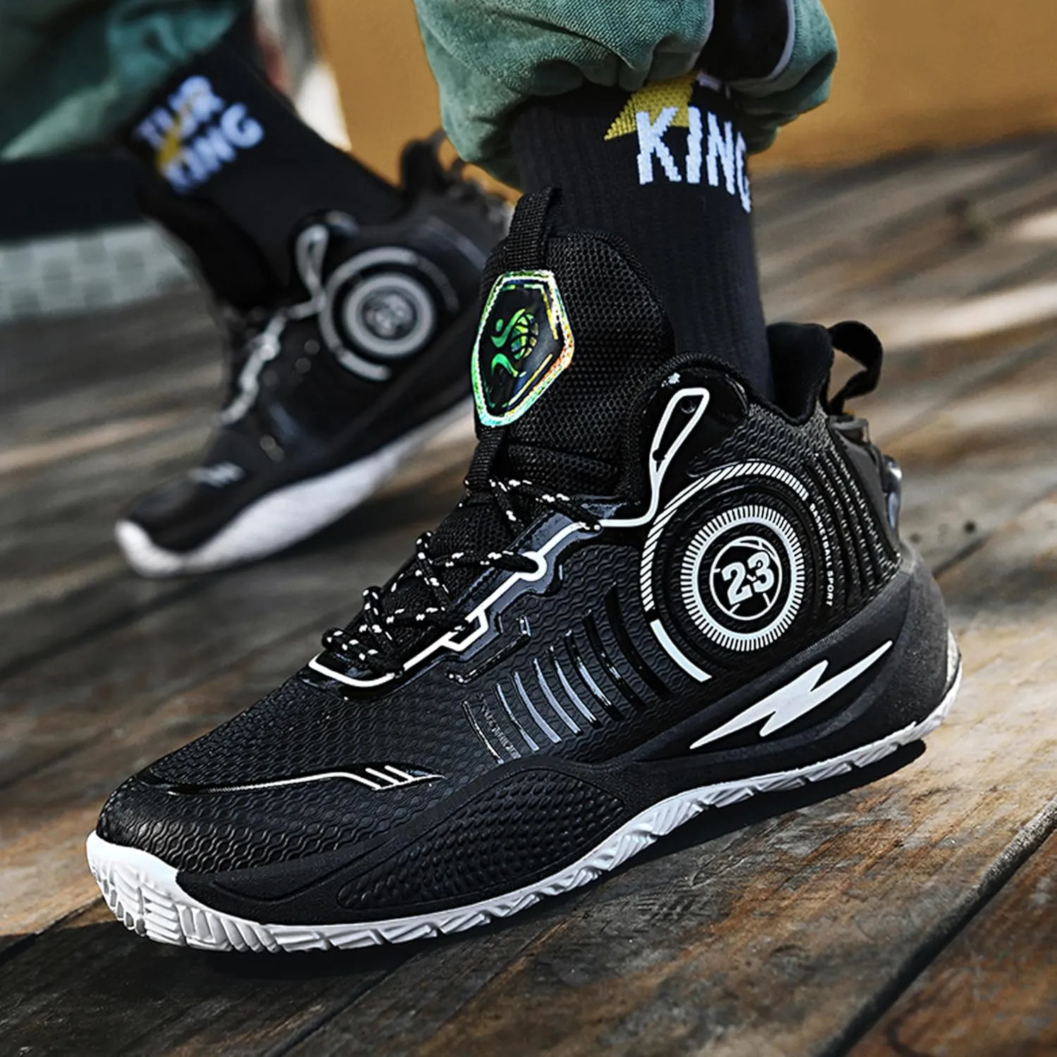 Men's High-Top Basketball ShoesWear-Resistant and Anti-Slip Soles Running Shoes Graffiti Design Fashionable Sports Shoes
