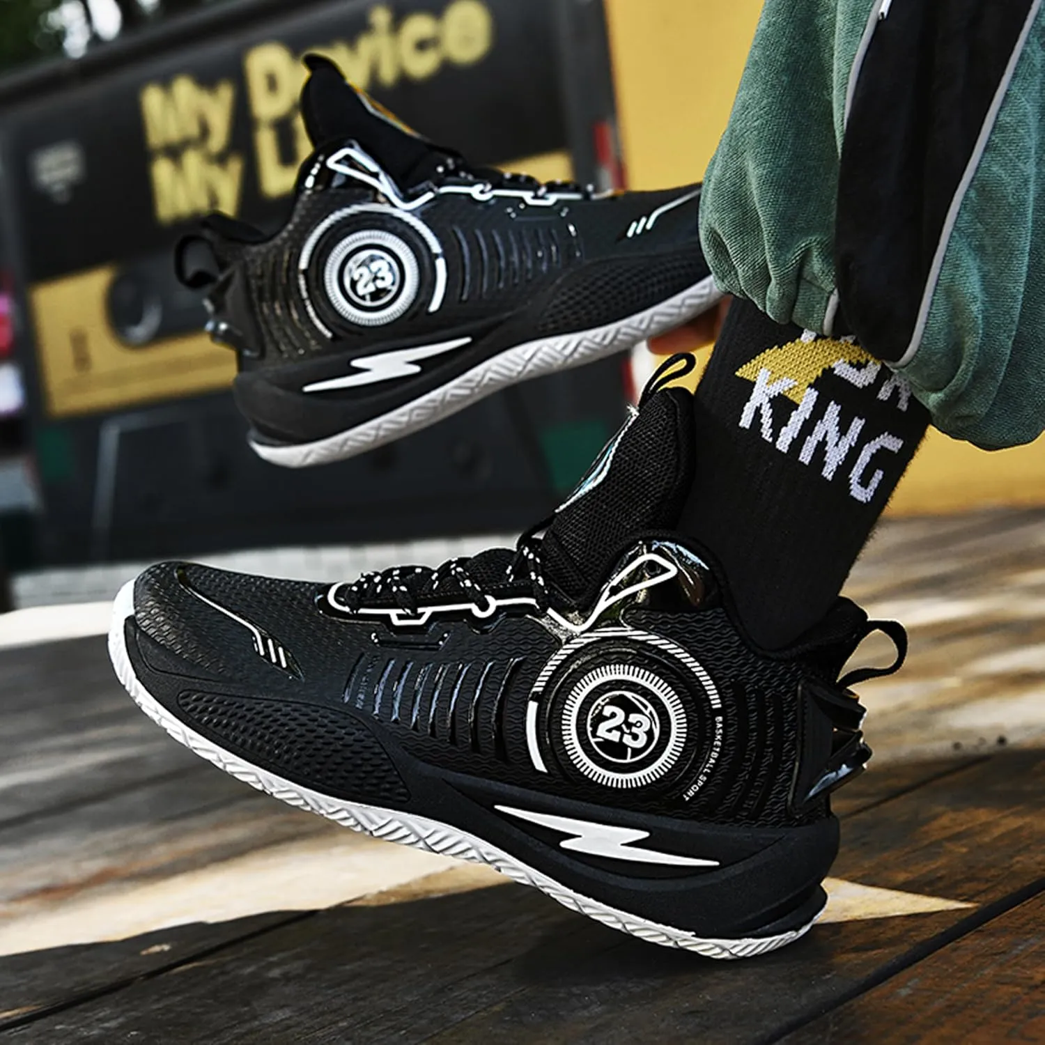 Men's High-Top Basketball ShoesWear-Resistant and Anti-Slip Soles Running Shoes Graffiti Design Fashionable Sports Shoes