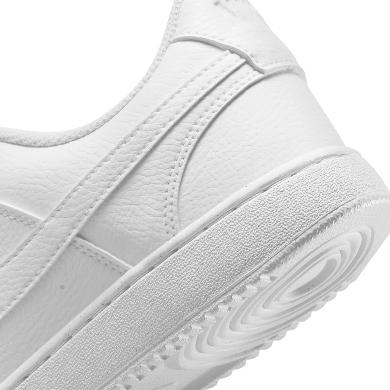 NIKE Men's Basketball Shoe