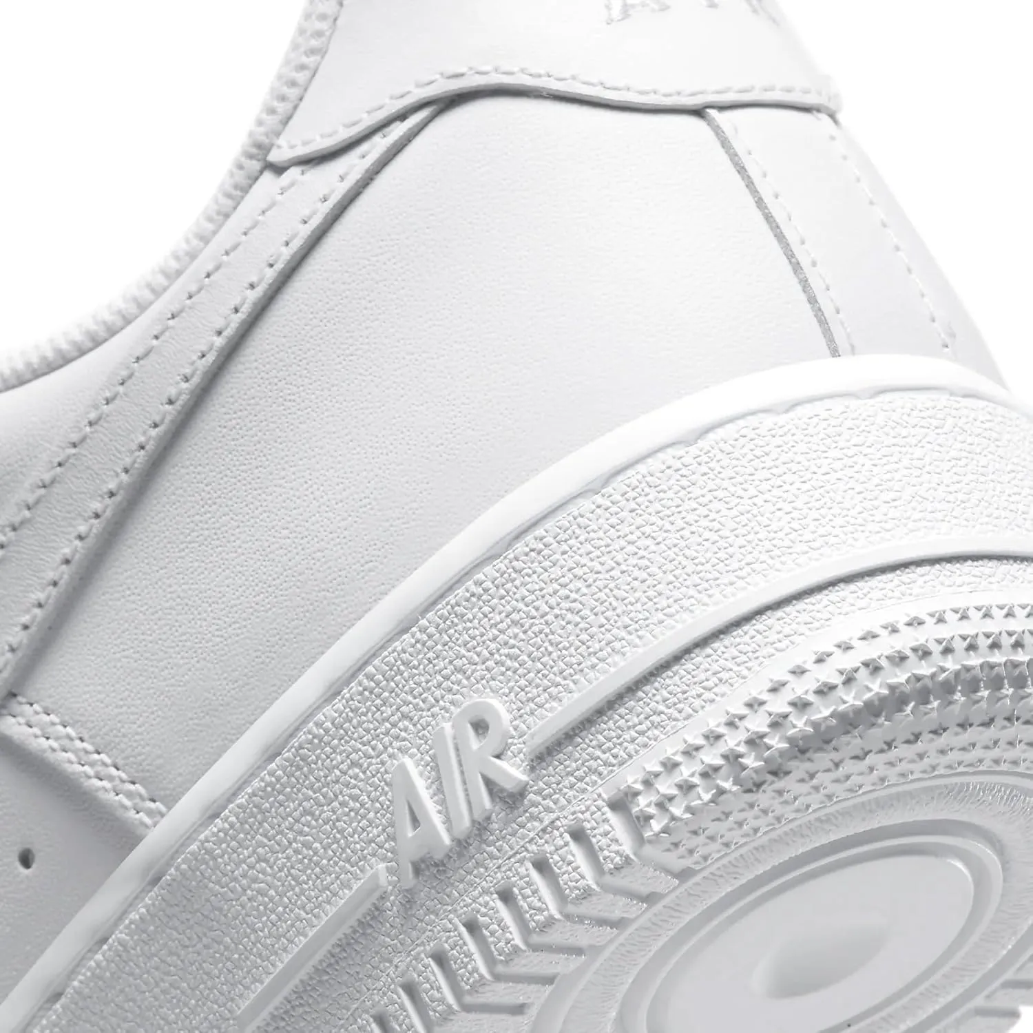 Nike Men's Basketball Shoe