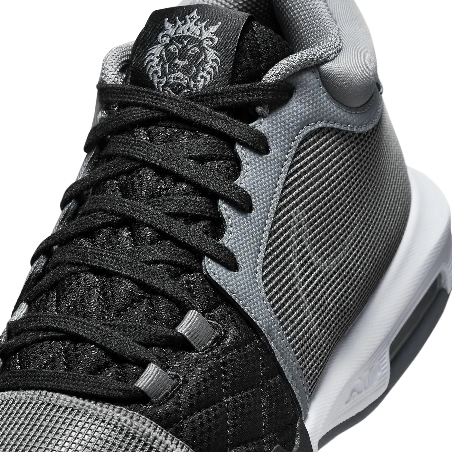 Nike Men's Basketball Shoe