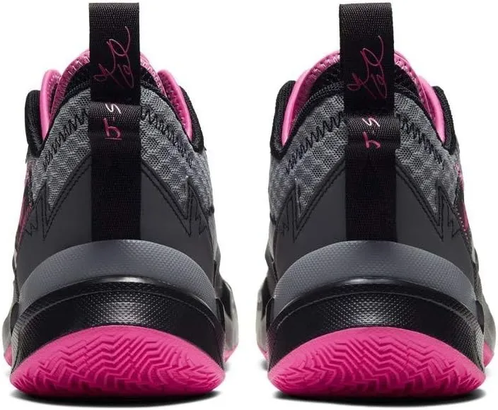 NIKE Men's Basketball Shoe