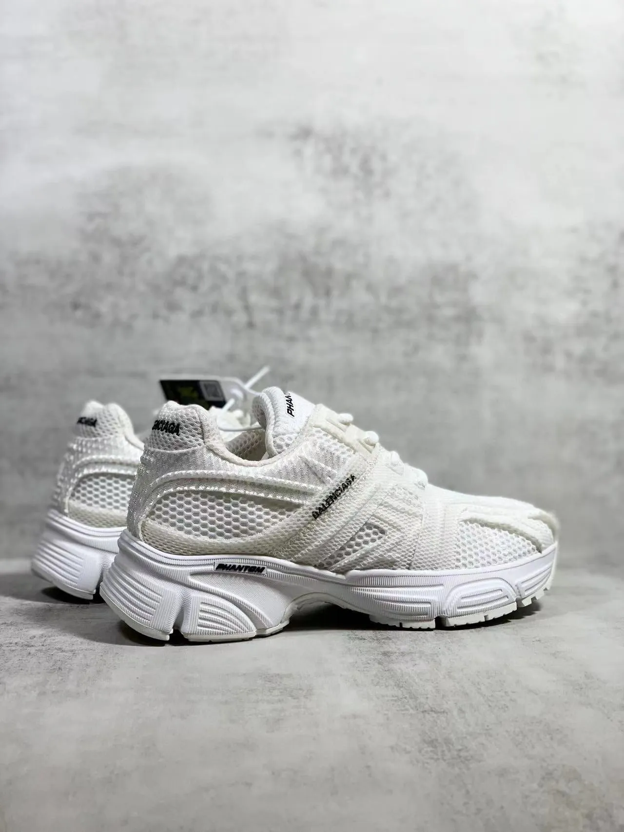 SE945 BCG Women's Phantom Sneaker / Size5-11